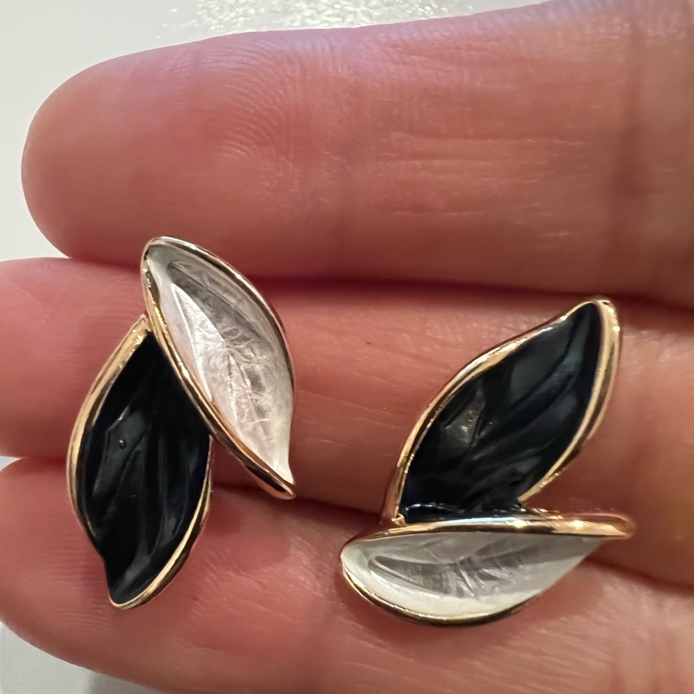 Brand new stud earrings New never worn